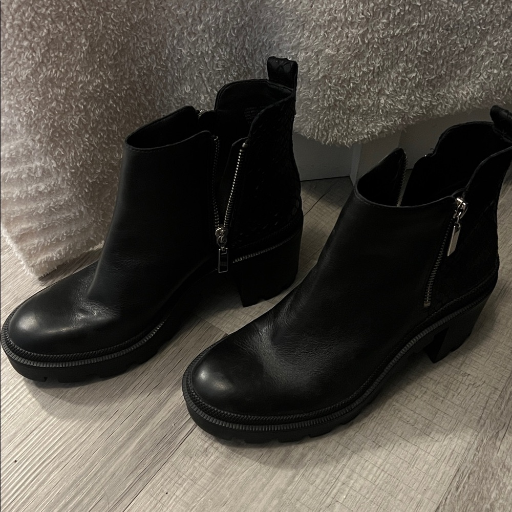 Black genuine leather Ankle Boots with Zipper Detail Gianni bini size 8